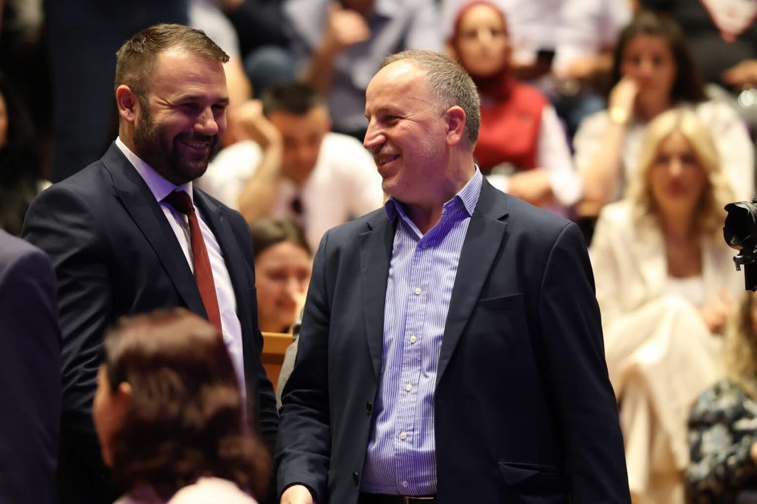 Adnan Azizi: Tema e liderit të VLEN-it do të zgjidhet më lehtë e më mirë seç duan dashakëqinjtë