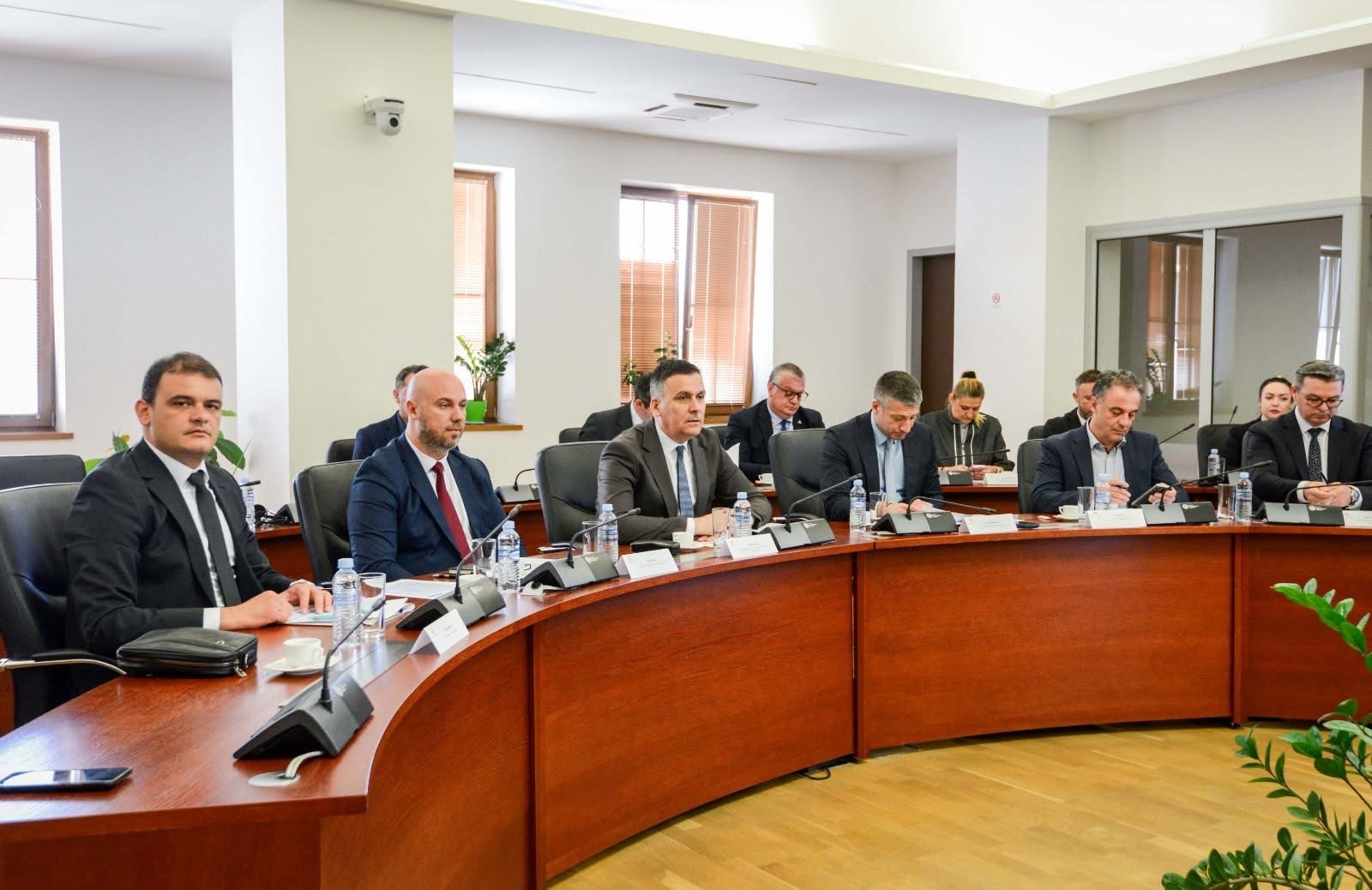 Zëvendësministri Astrit Iseni në mbledhjen e parë të Komitetit për Investime Publike