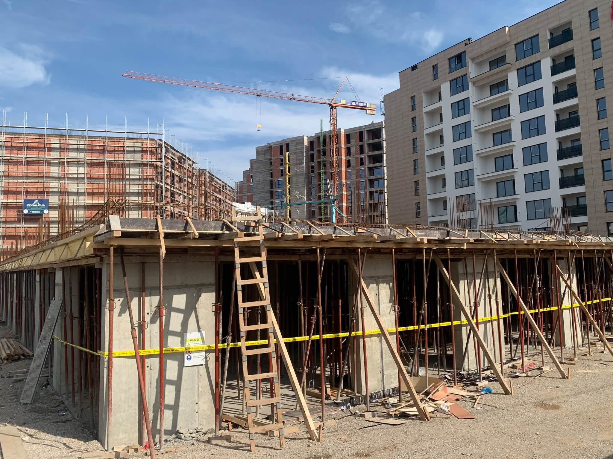 Inspektorati Qendror i Punës ndalon punimet në katër objekte ndërtimi në Gjakovë, Ferizaj dhe Gjilan